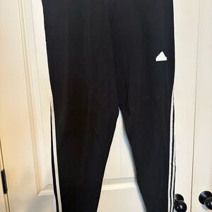 Women’s Adidas leggings